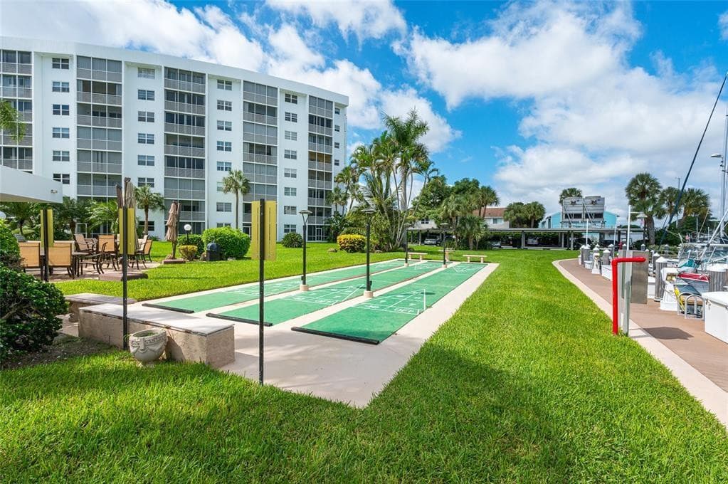 Condominium in Pompano Beach — photo 11 of 37