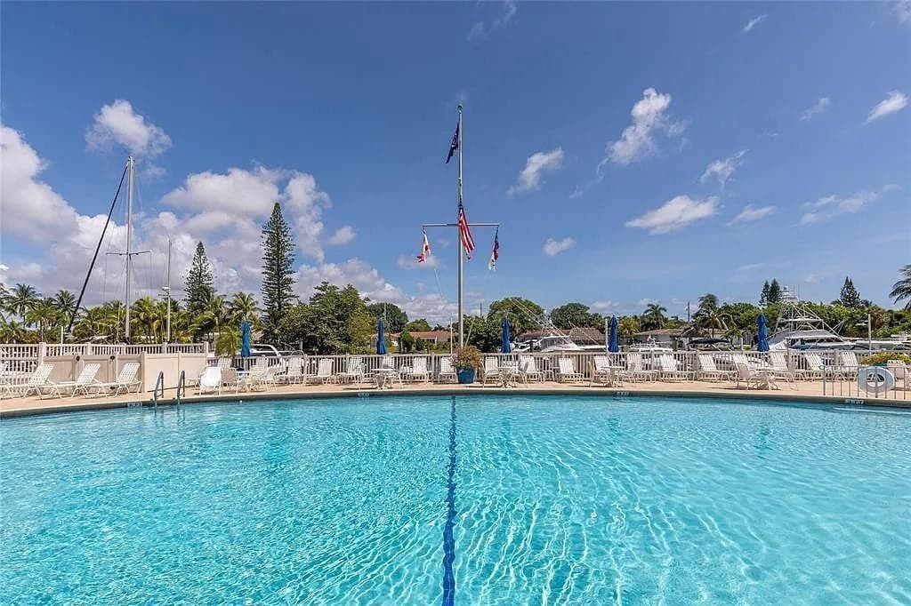 Condominium in Pompano Beach — photo 12 of 37