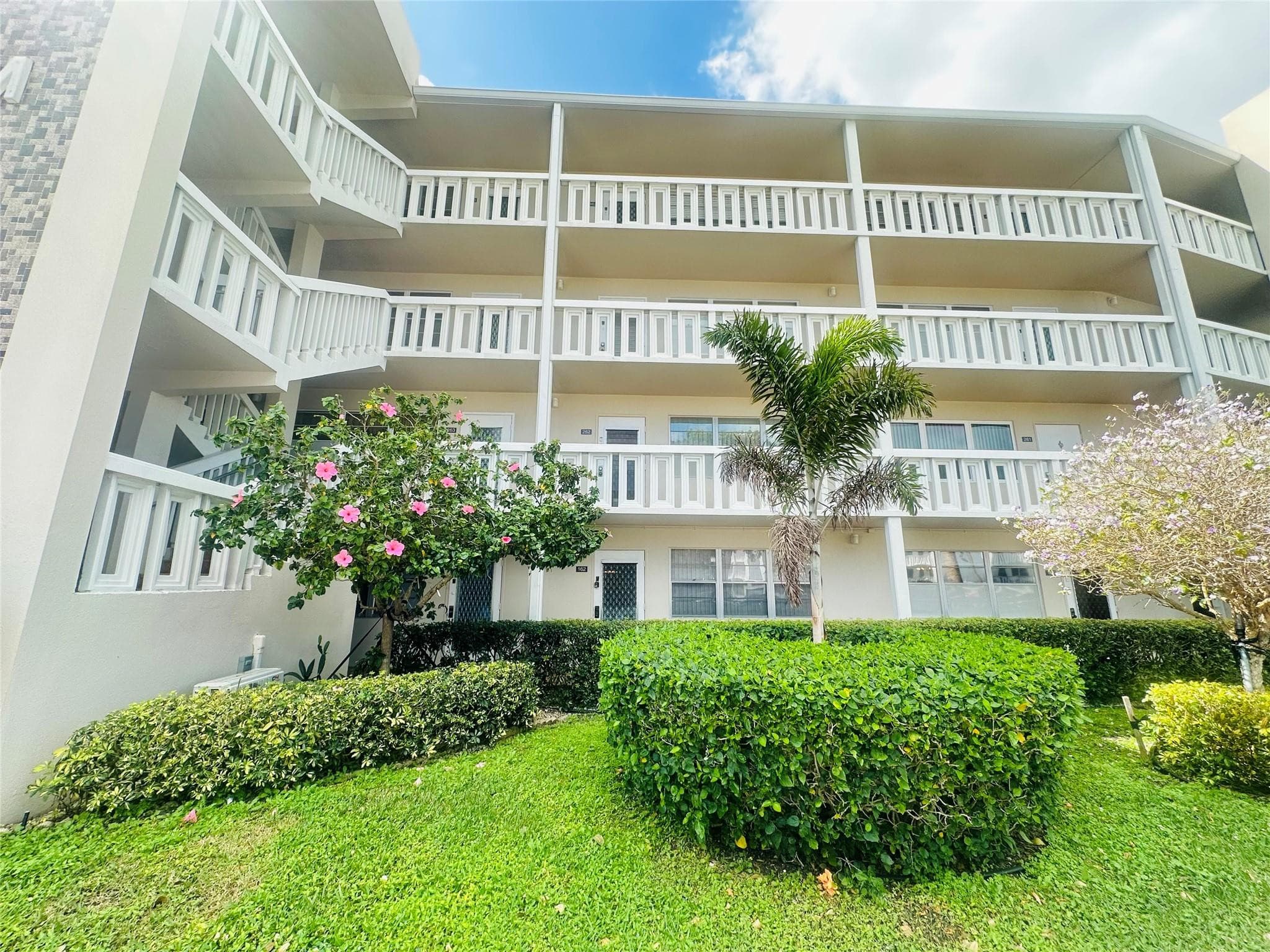 162 Grantham E 162, Deerfield Beach, FL 33442 — photo 1 of 56