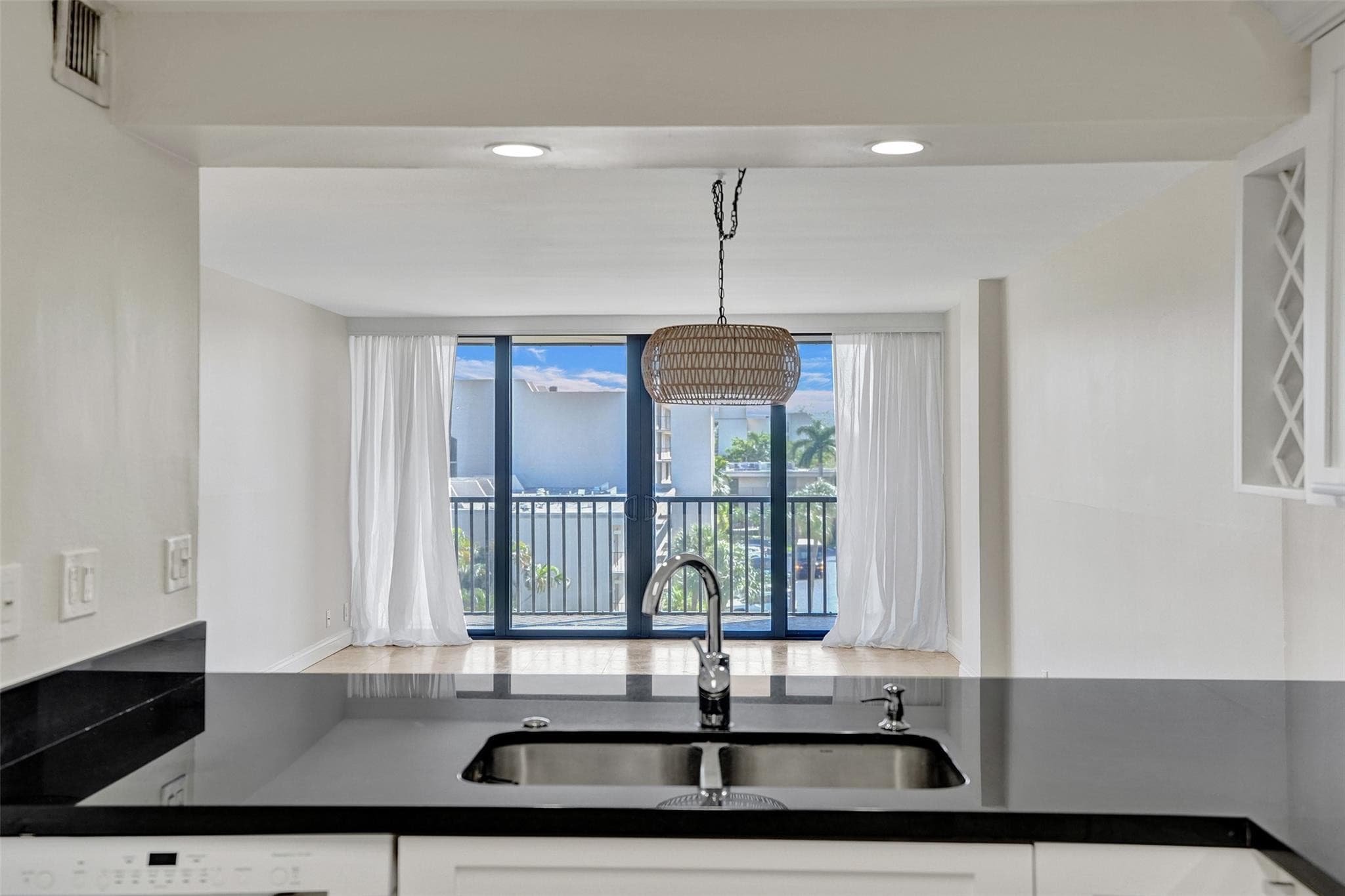 4 Royal Palm Way 503, Boca Raton, FL 33432 — photo 9 of 36