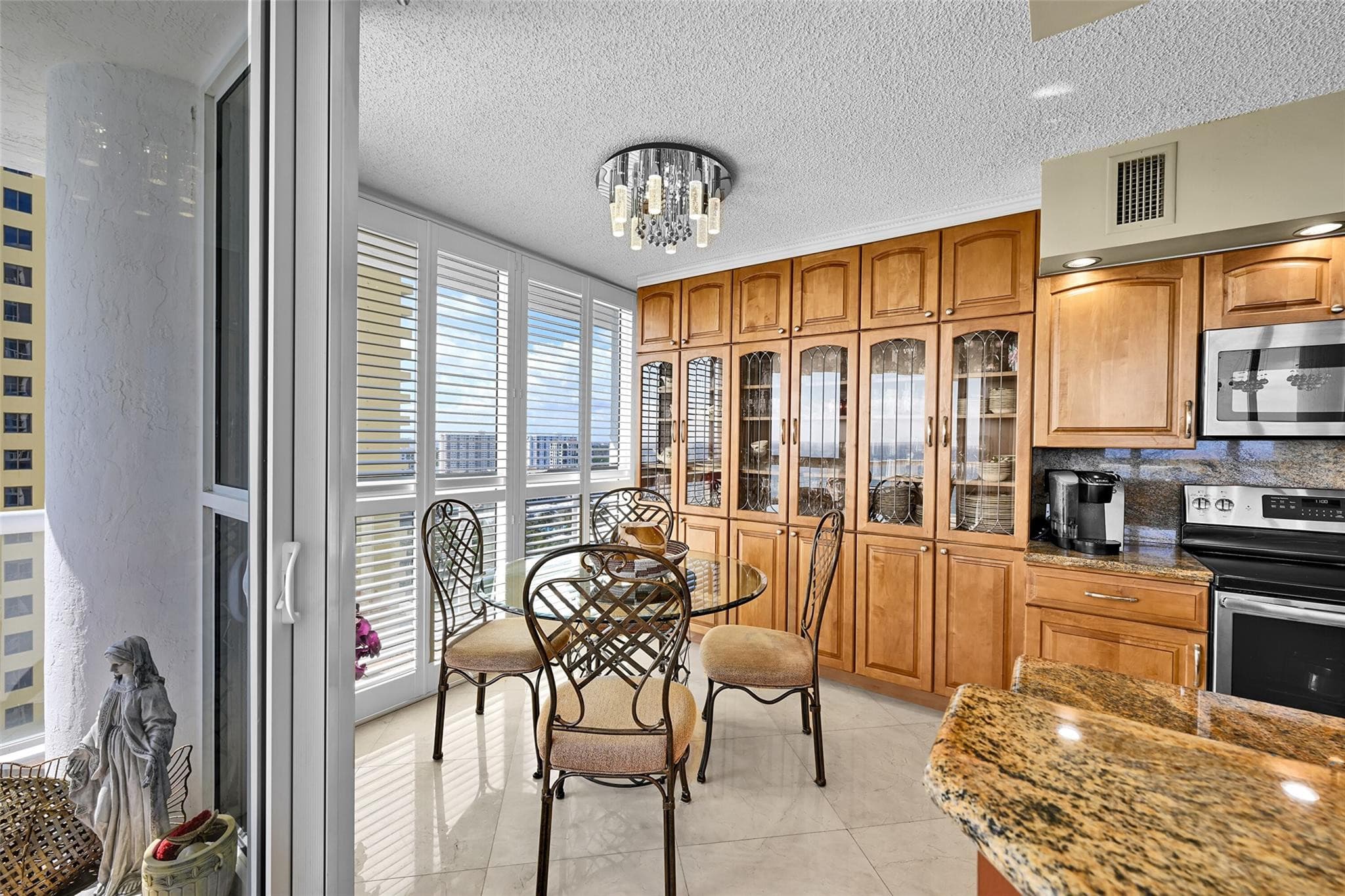16425 Collins Avenue 2011, Sunny Isles Beach, FL 33160 — photo 30 of 53