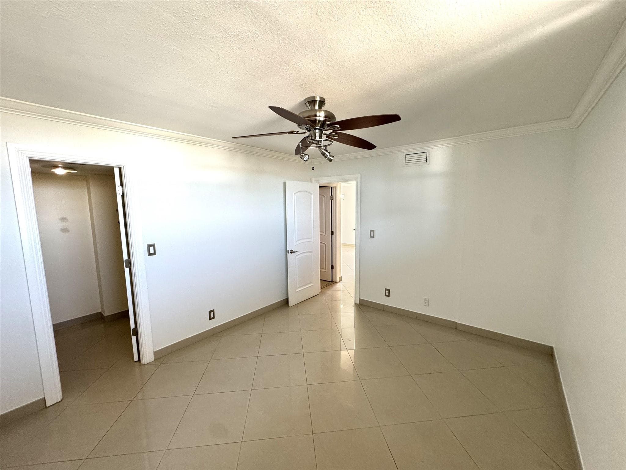 4800 Bayview Drive 406, Fort Lauderdale, FL 33308 — photo 11 of 26