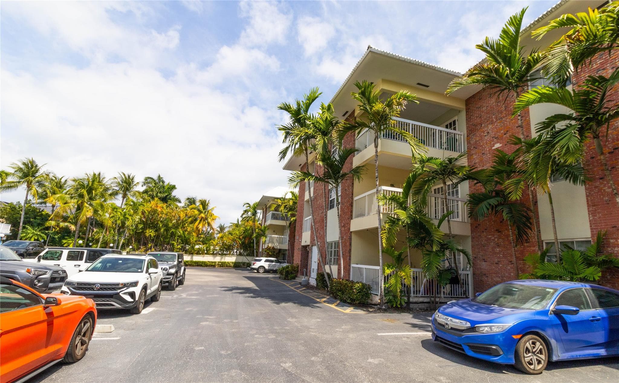 2424 SE 17th Street 305B, Fort Lauderdale, FL 33316 — photo 1 of 17