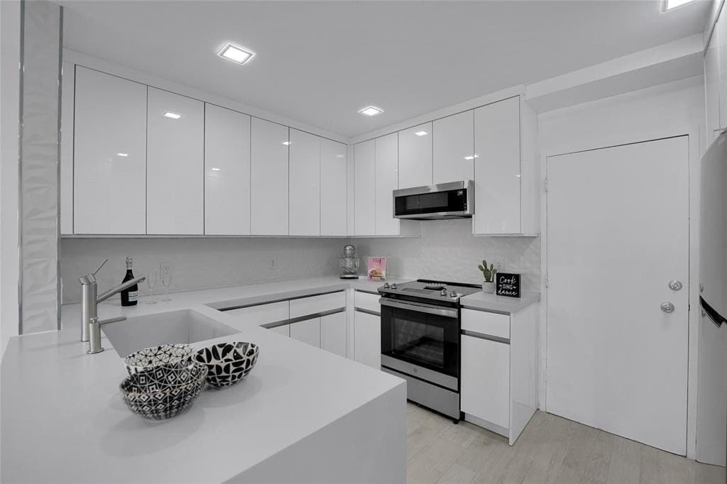 3550 Galt Ocean Drive 208, Fort Lauderdale, FL 33308 — photo 8 of 49