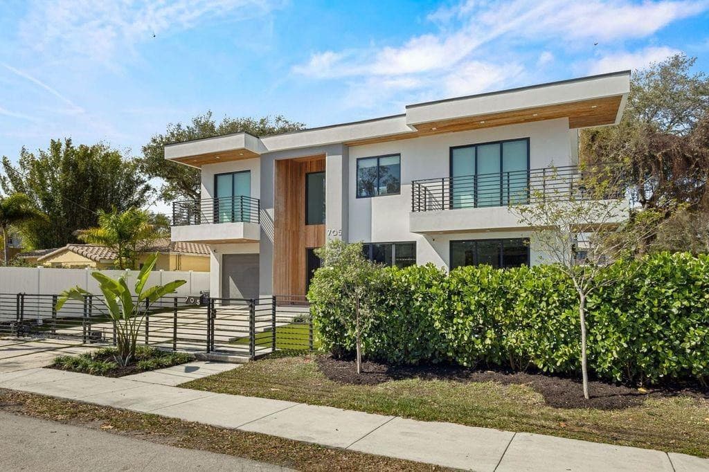 705 SW 8th Terrace, Fort Lauderdale, FL 33315 — photo 3 of 56