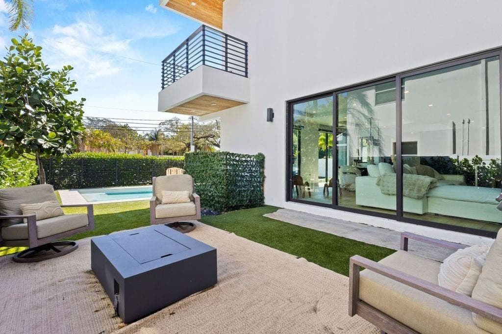 705 SW 8th Terrace, Fort Lauderdale, FL 33315 — photo 11 of 56