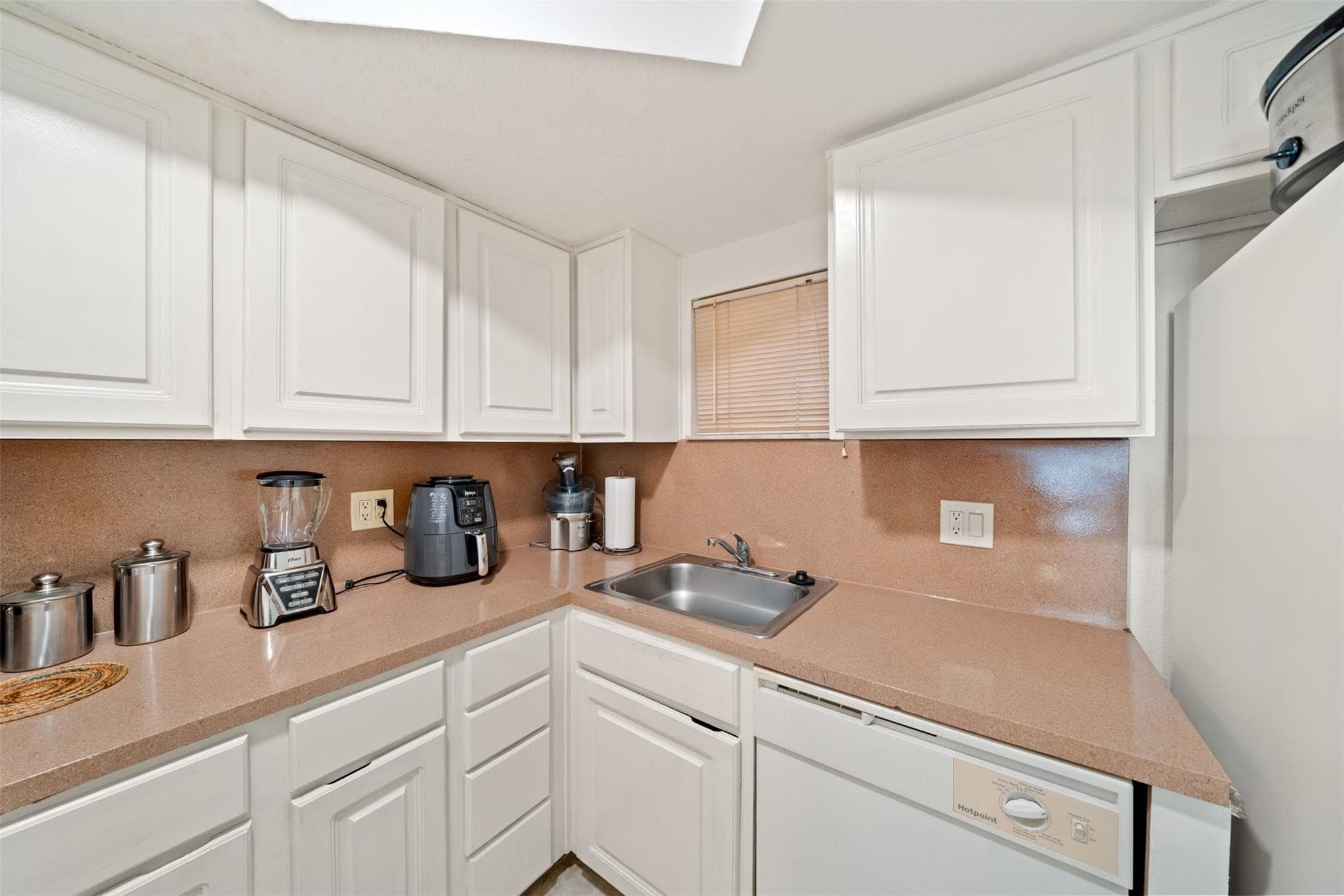 8225 Lake Drive 205, Doral, FL 33166 — photo 5 of 28