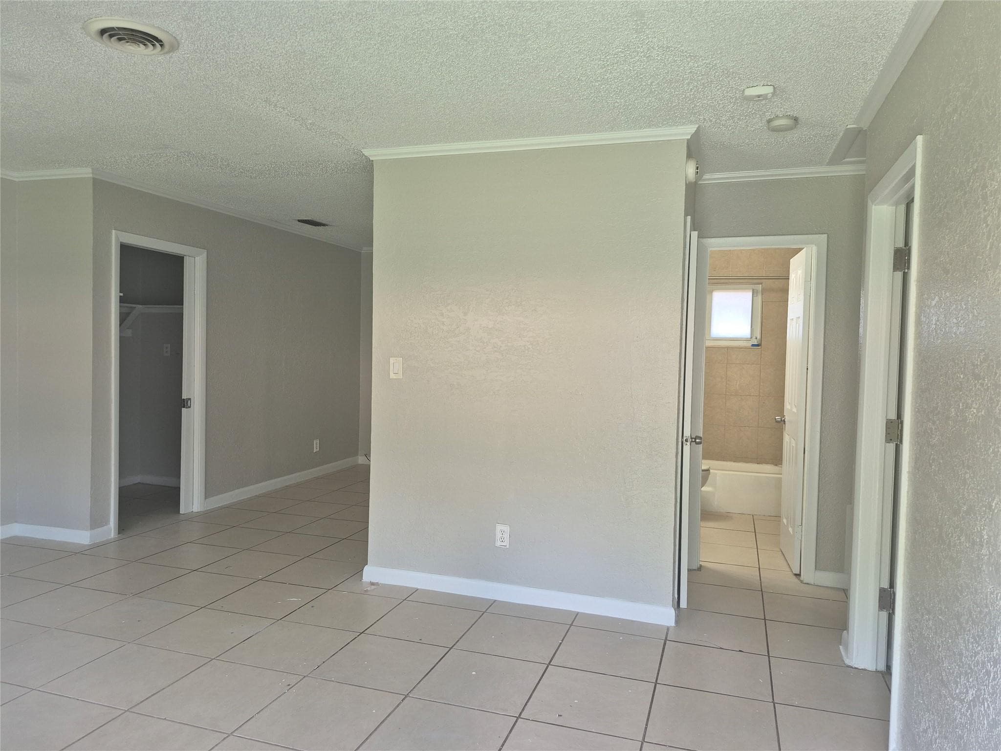 727 NW 1st Avenue 2, Fort Lauderdale, FL 33311 — photo 8 of 12