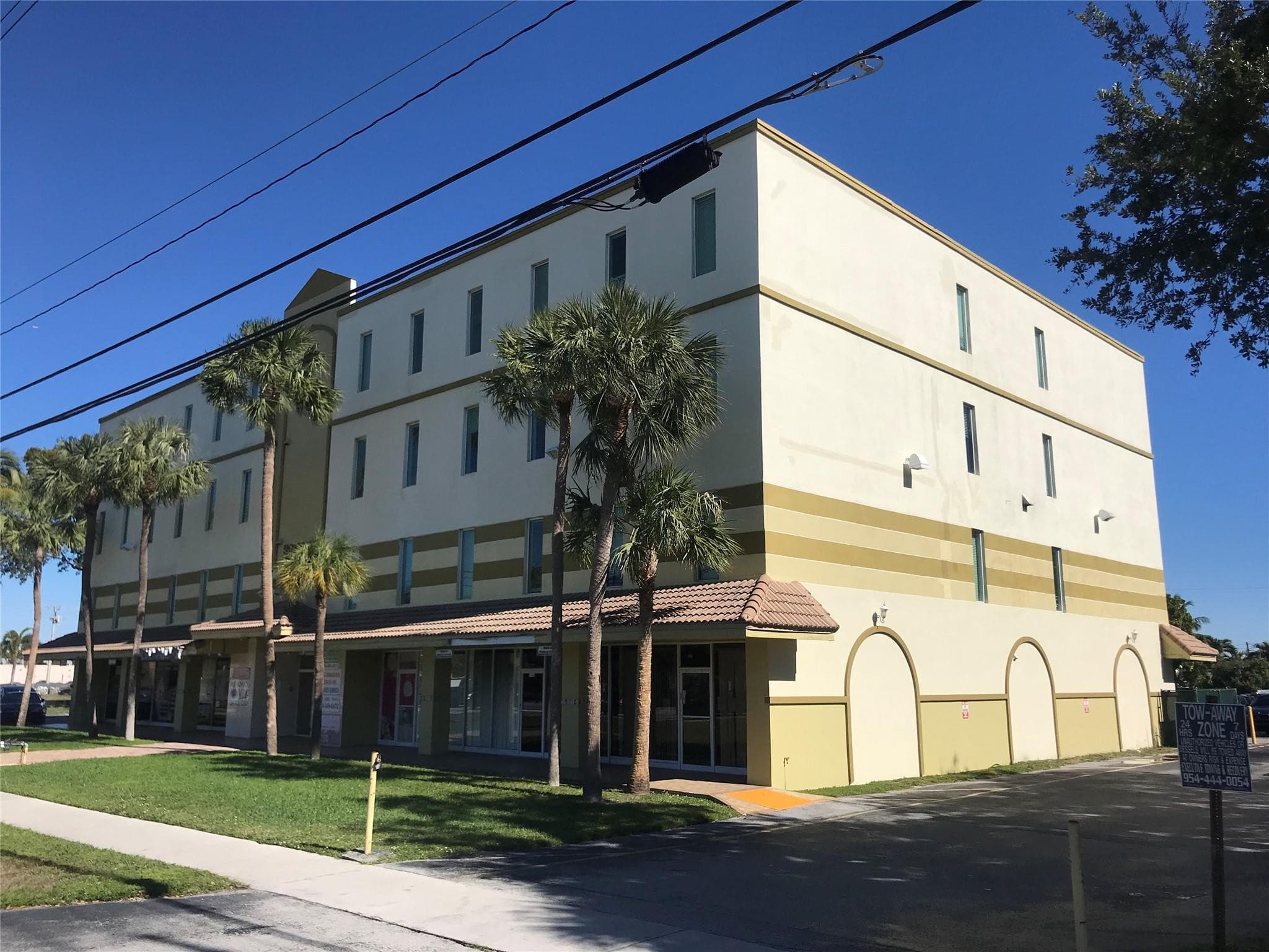 4000 N State Road 7 310, Lauderdale Lakes, FL 33319 — photo 2 of 6