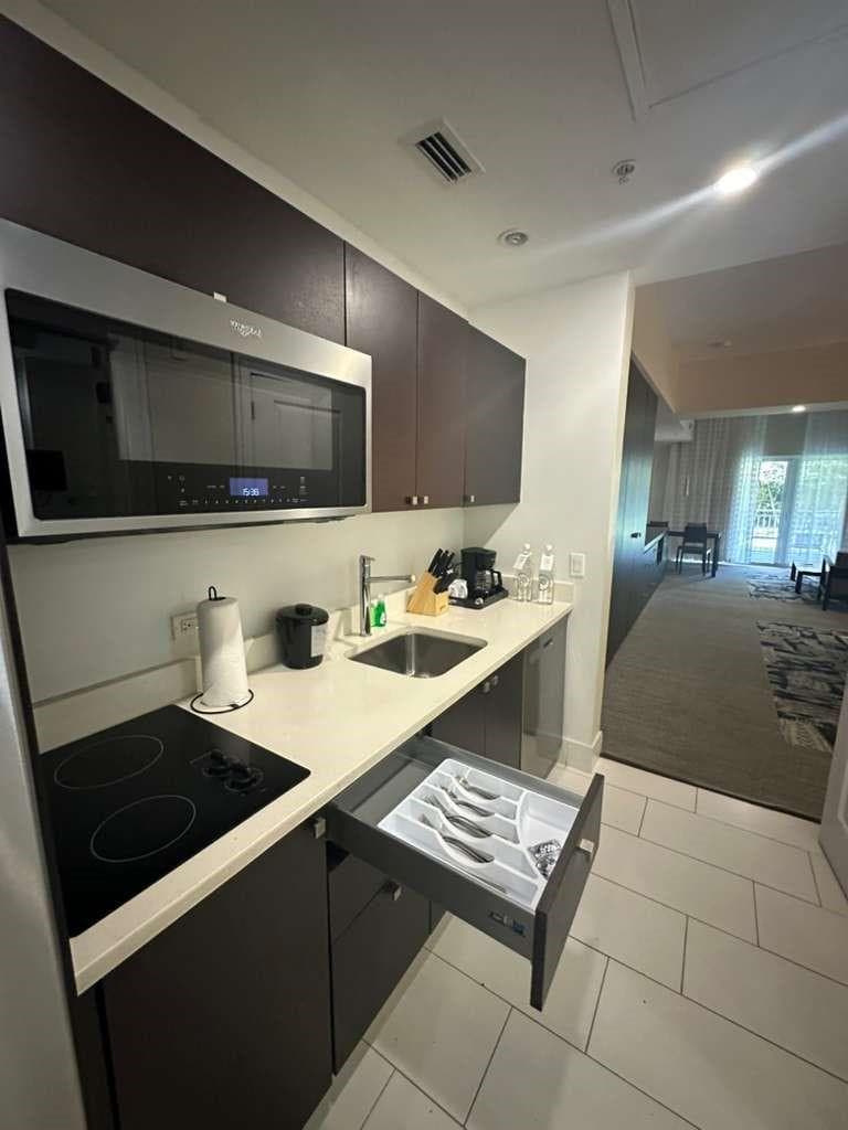 5300 NW 87th Avenue 706, Miami, FL 33178 — photo 7 of 13