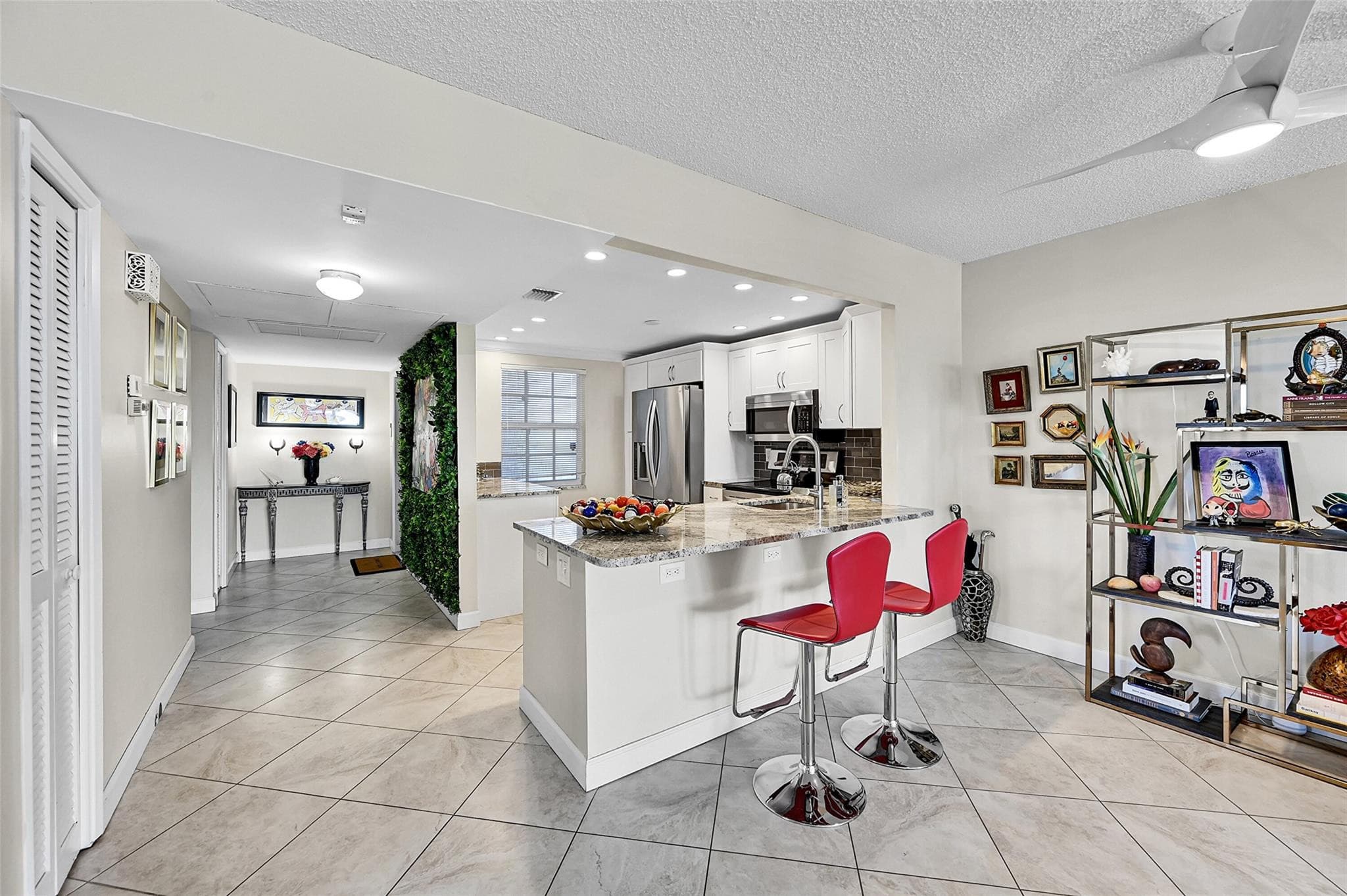 605 Oaks Drive 701, Pompano Beach, FL 33069 — photo 2 of 39
