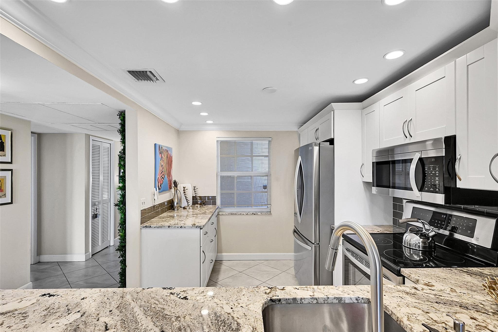 605 Oaks Drive 701, Pompano Beach, FL 33069 — photo 6 of 39