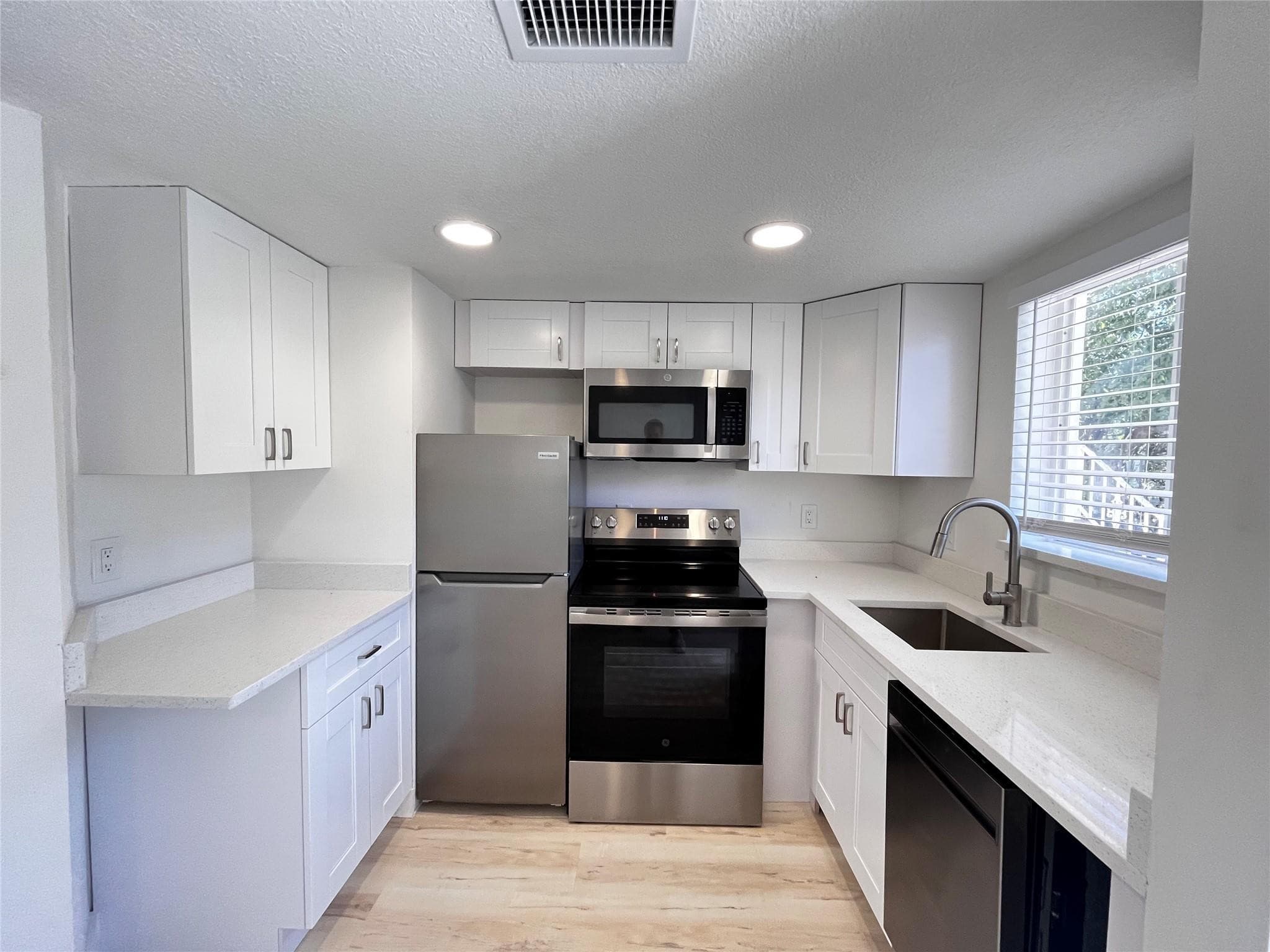 4641 N Ocean Drive 2, Lauderdale-By-The-Sea, FL 33308 — photo 4 of 13