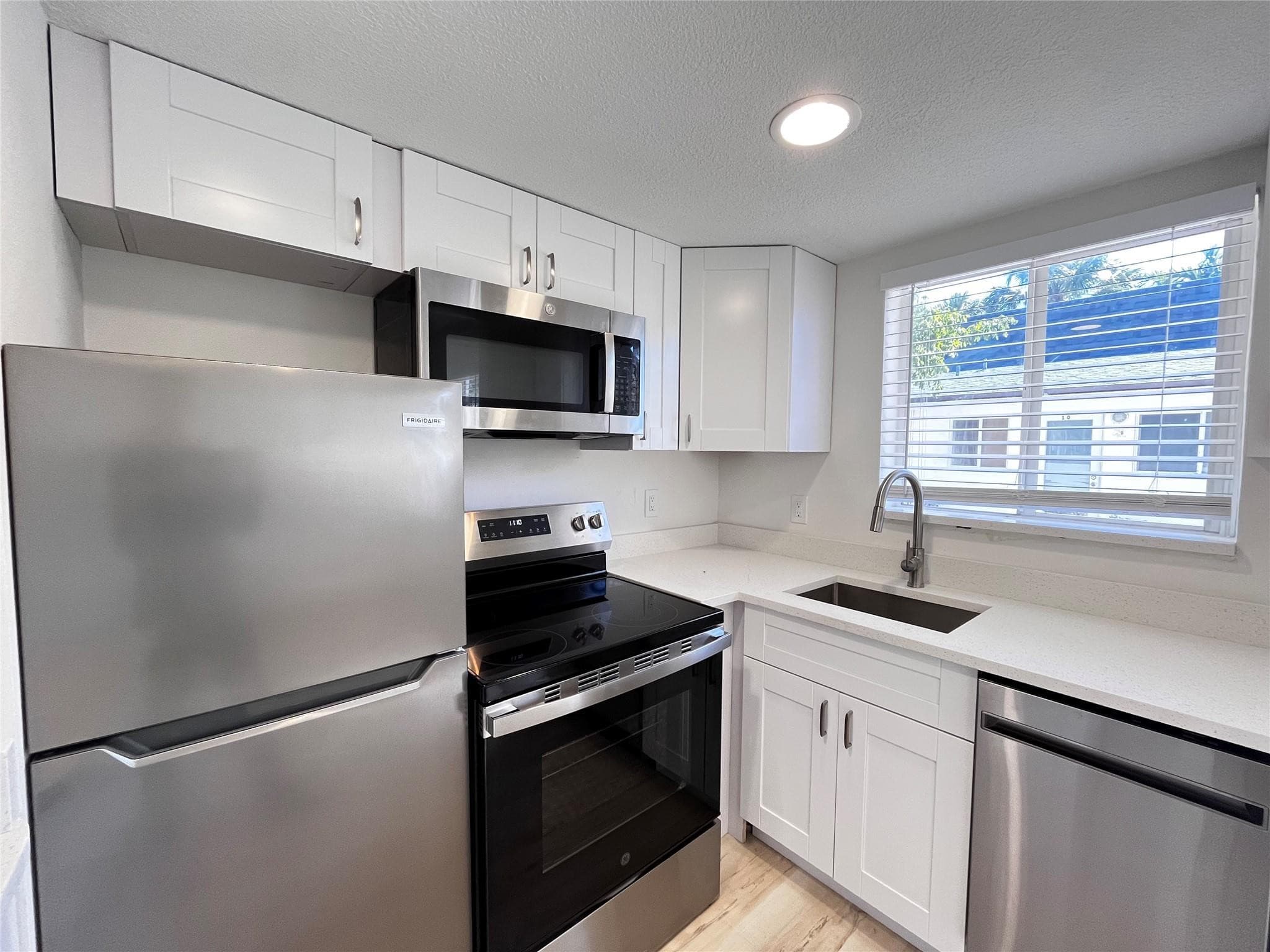 4641 N Ocean Drive 2, Lauderdale-By-The-Sea, FL 33308 — photo 5 of 13