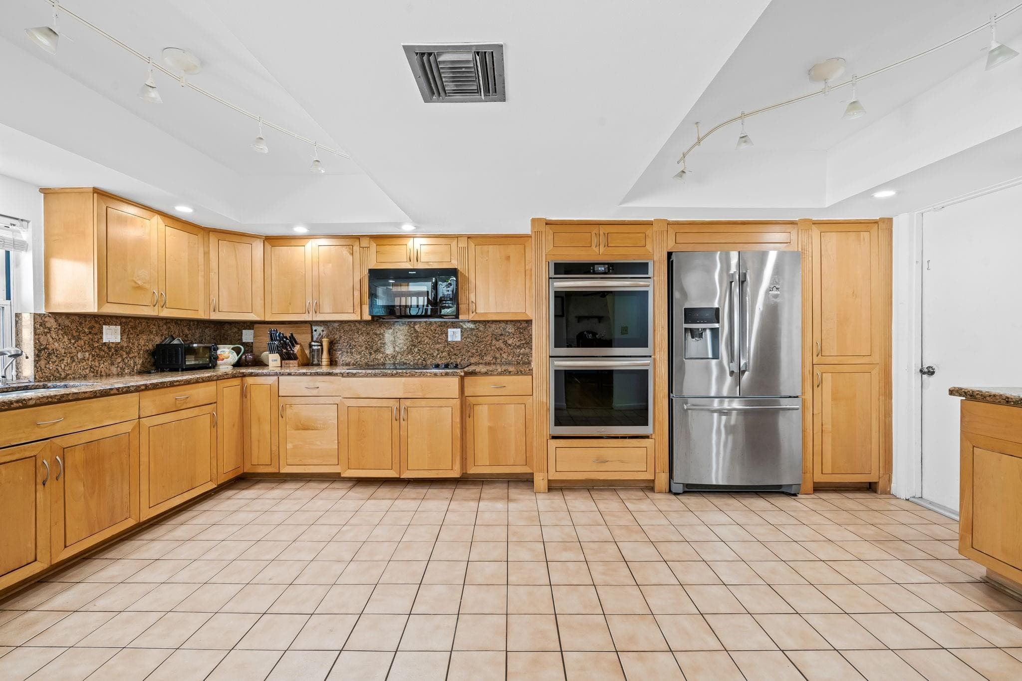 1031 NE 27th Avenue, Pompano Beach, FL 33062 — photo 13 of 26