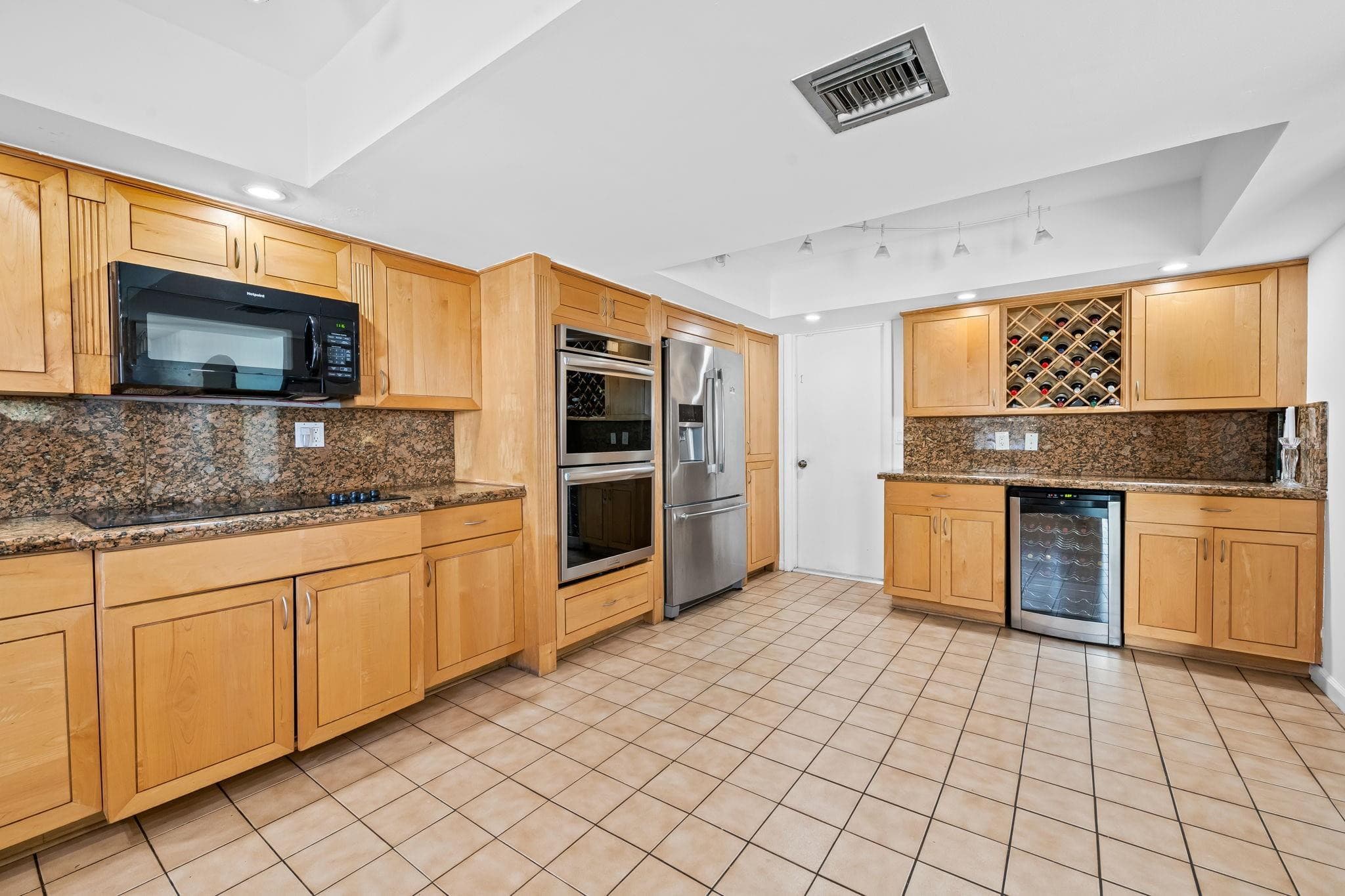 1031 NE 27th Avenue, Pompano Beach, FL 33062 — photo 14 of 26