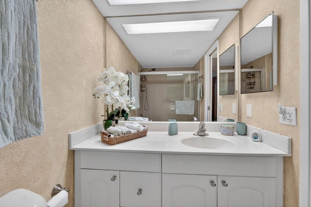 575 Oaks Lane 1002, Pompano Beach, FL 33069 — photo 15 of 50