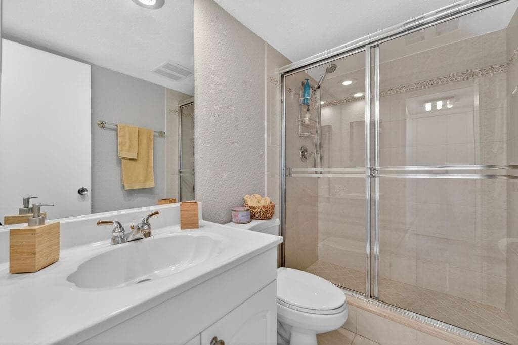 575 Oaks Lane 1002, Pompano Beach, FL 33069 — photo 22 of 50