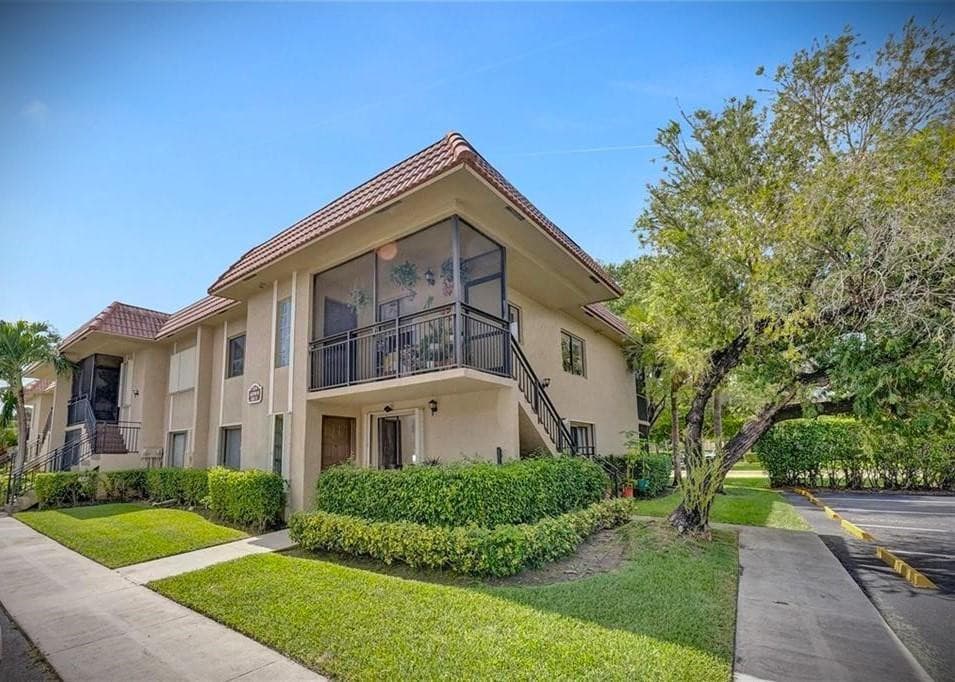 334 Lakeview Drive 204, Weston, FL 33326 — photo 2 of 60