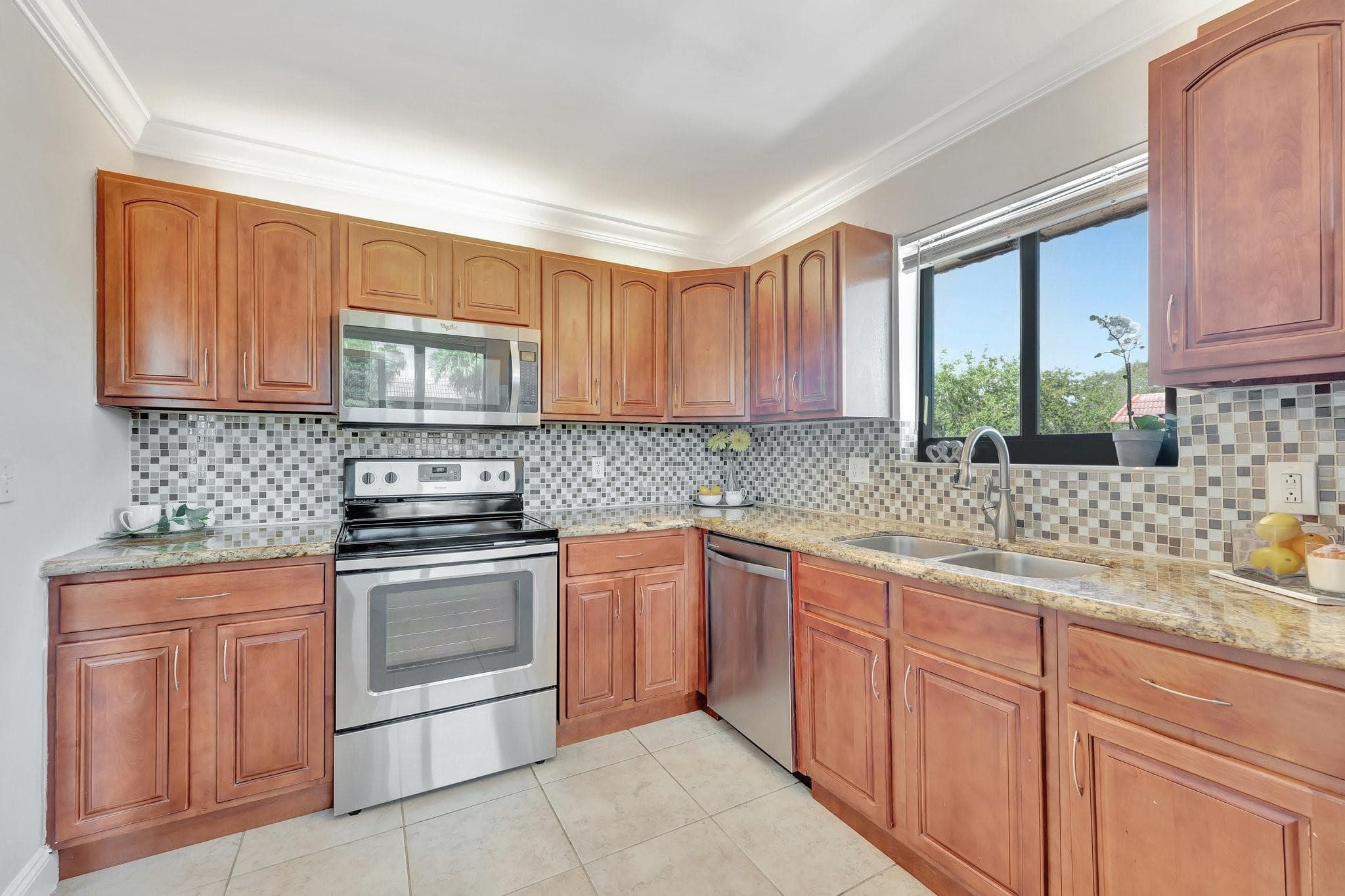 334 Lakeview Drive 204, Weston, FL 33326 — photo 18 of 60