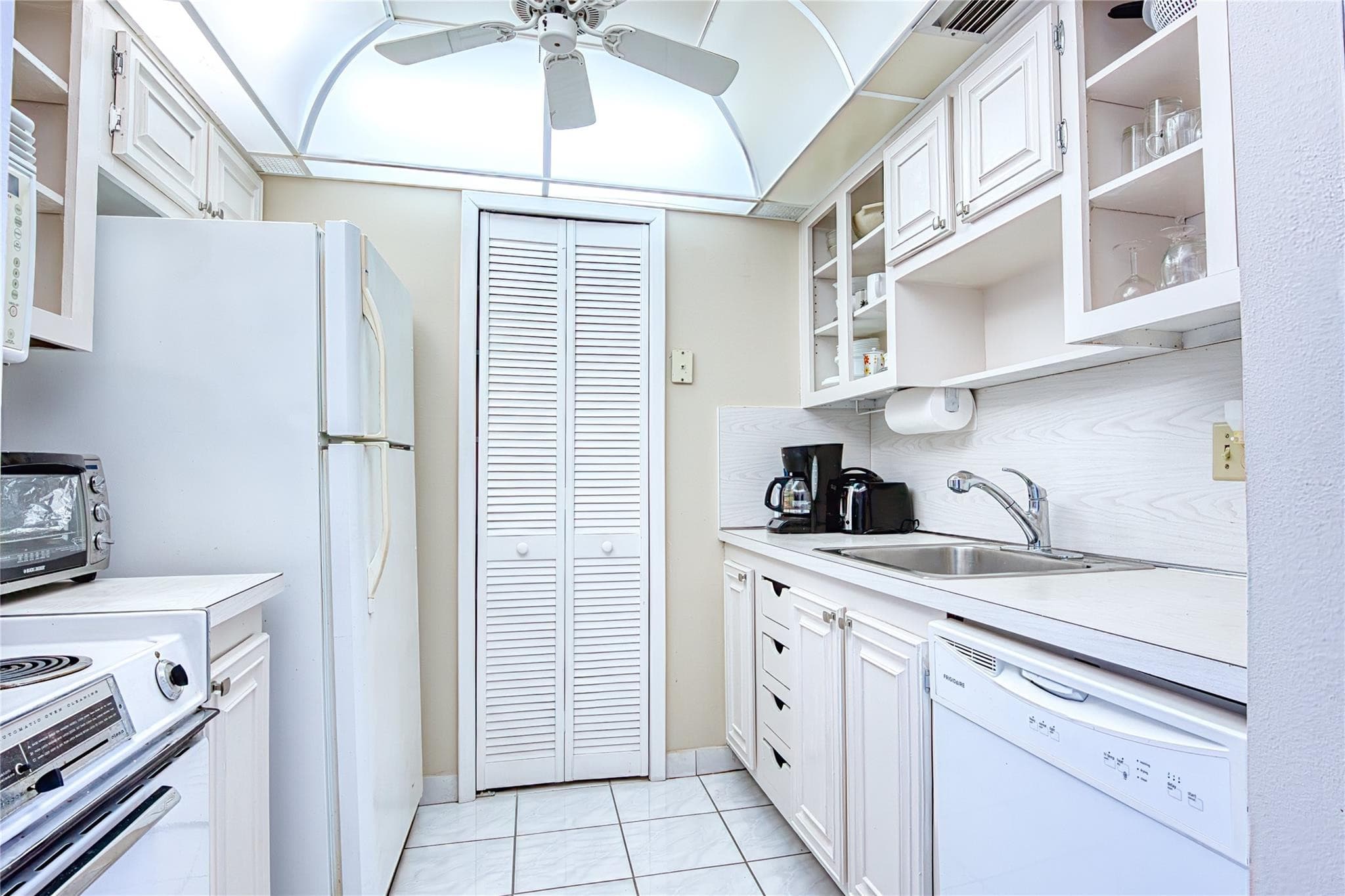 111 Briny Avenue 2312, Pompano Beach, FL 33062 — photo 10 of 45