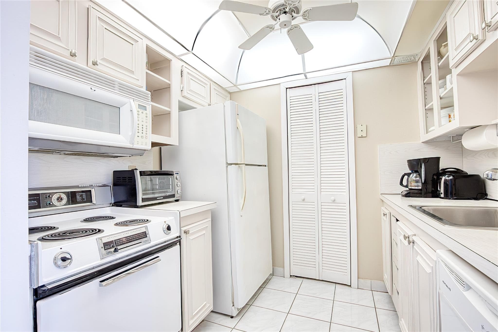 111 Briny Avenue 2312, Pompano Beach, FL 33062 — photo 11 of 45