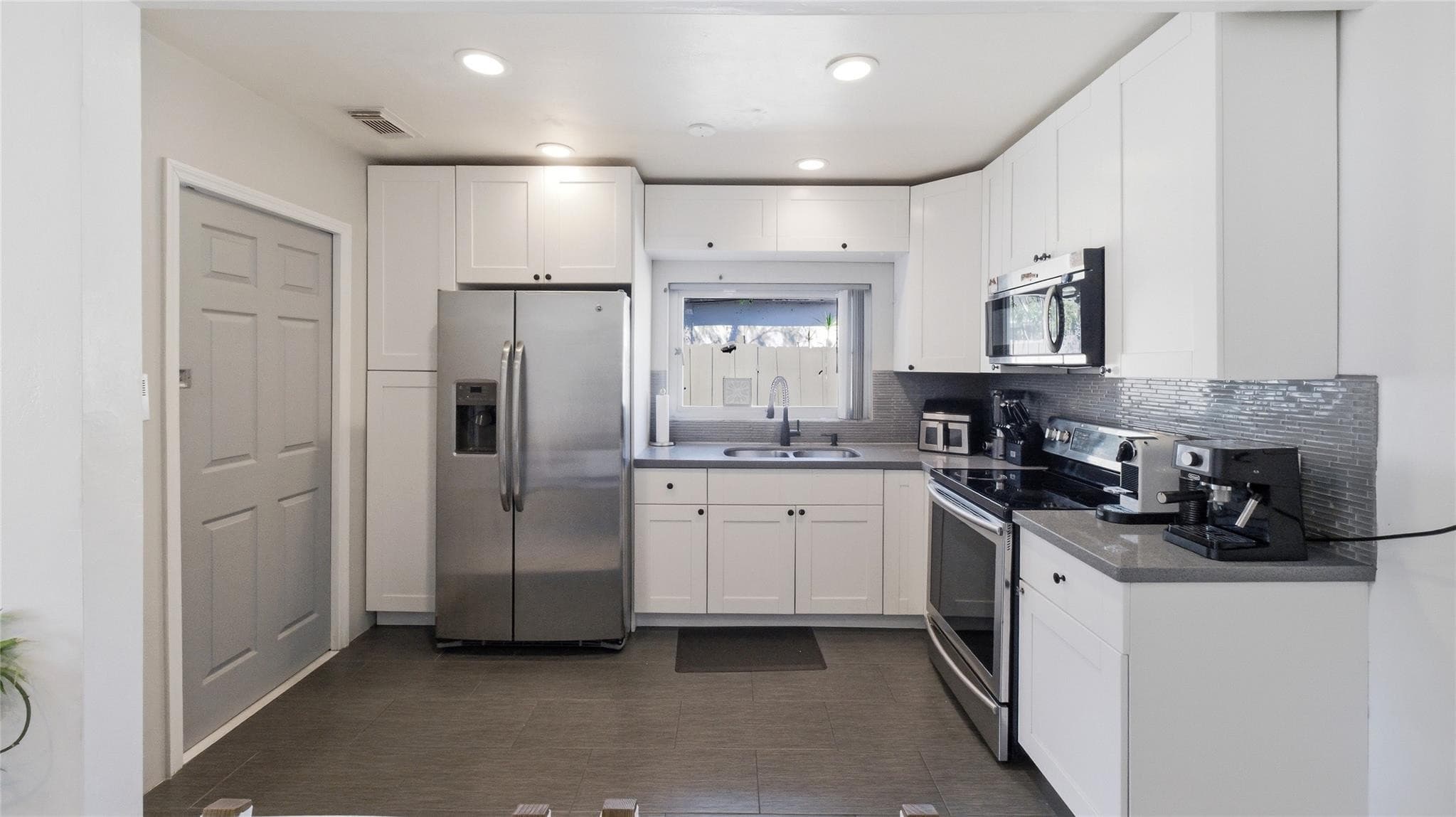 1234 NW 7th Avenue, Fort Lauderdale, FL 33311 — photo 9 of 30
