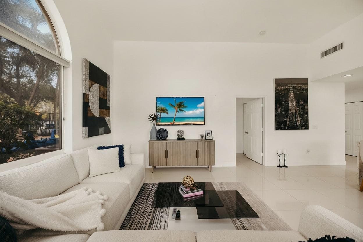616 Clearwater Park Road 101, West Palm Beach, FL 33401 — photo 3 of 19