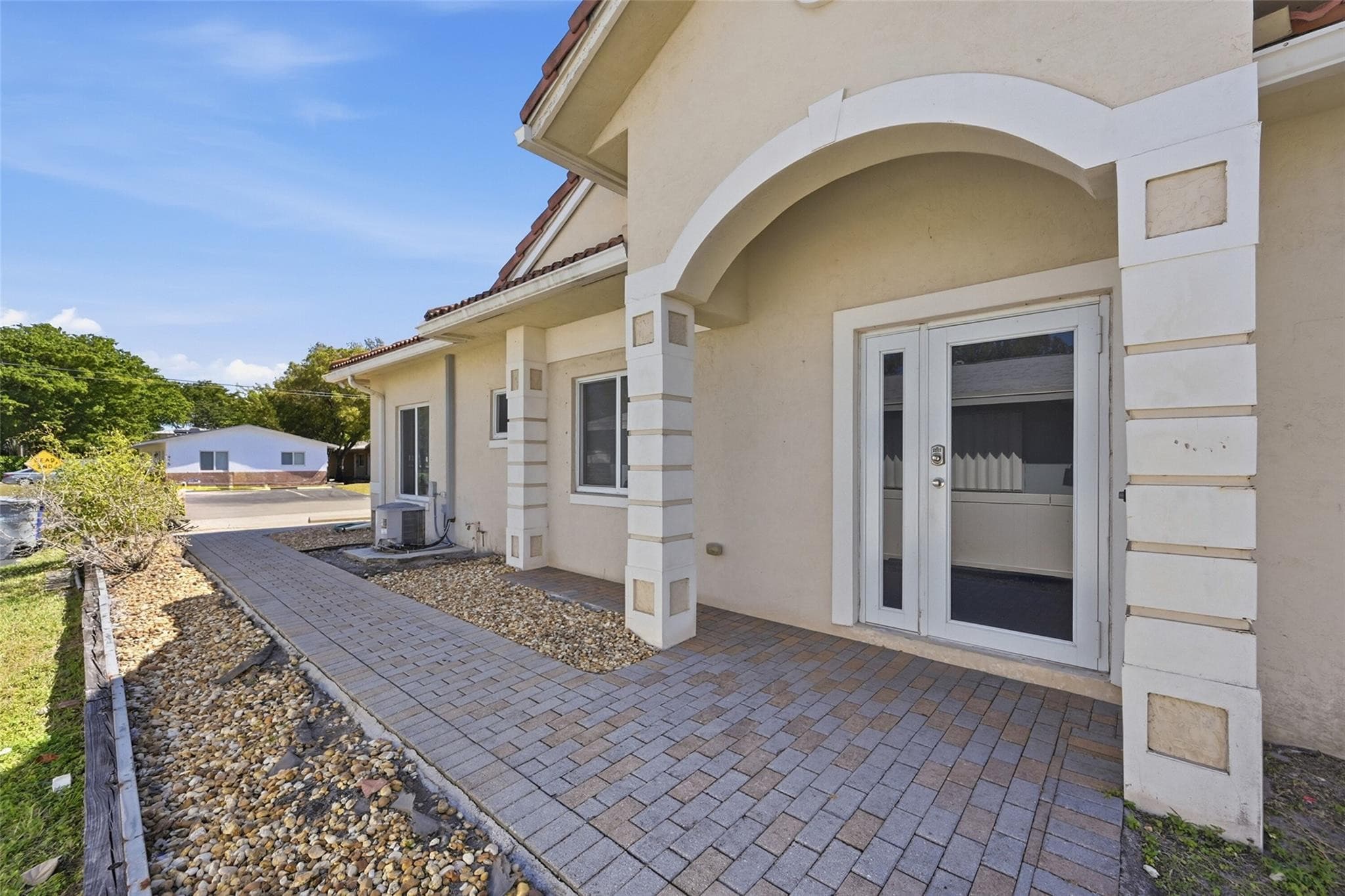 911 NE 12th Avenue, Pompano Beach, FL 33060 — photo 4 of 20