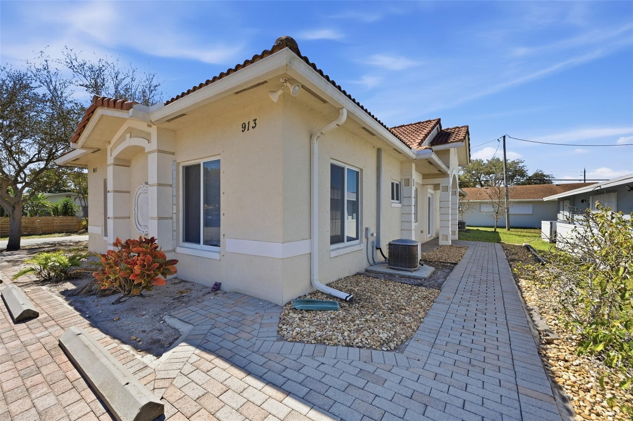 911 NE 12th Avenue, Pompano Beach, FL 33060 — photo 5 of 20