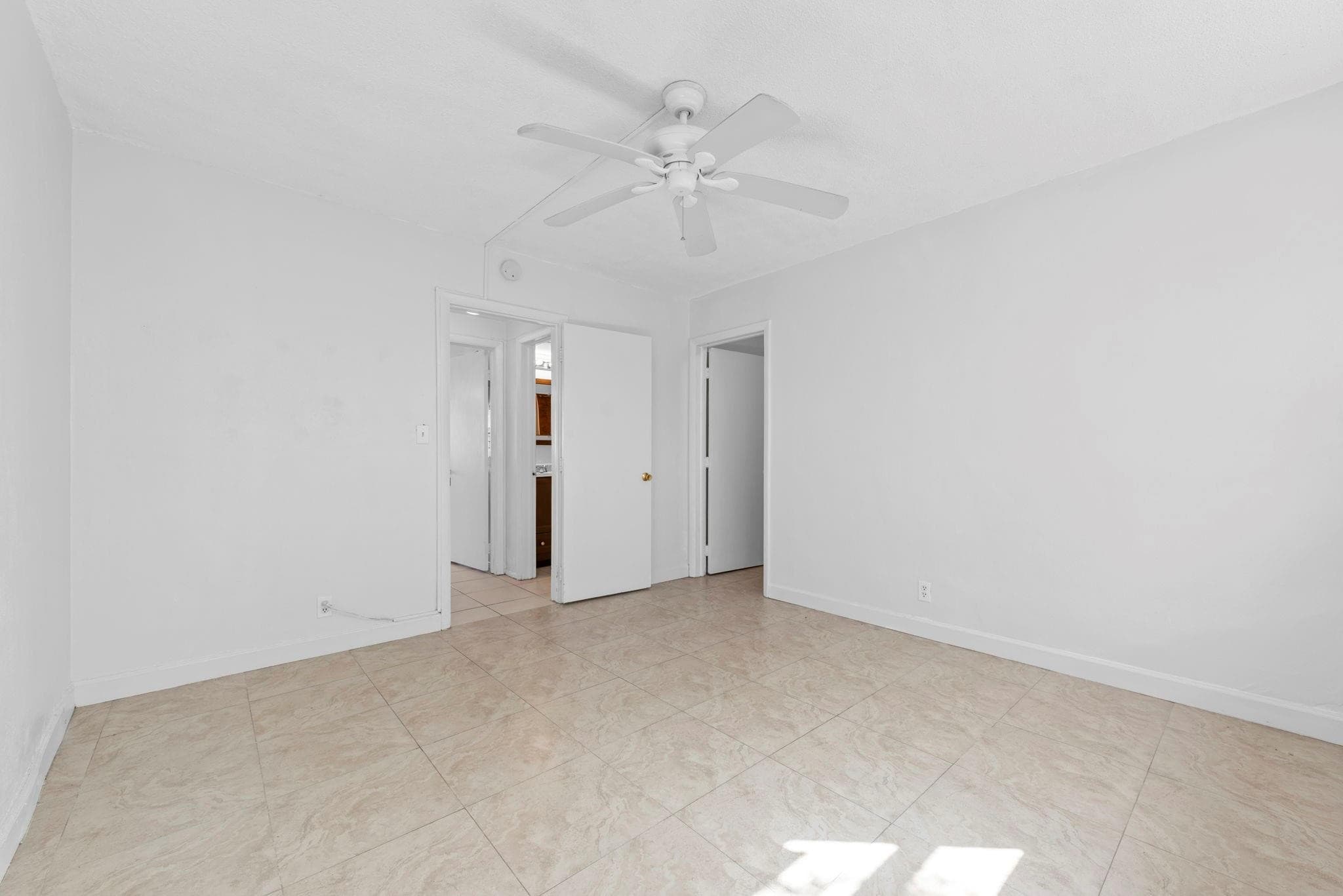 625 Antioch Avenue 104, Fort Lauderdale, FL 33304 — photo 3 of 19