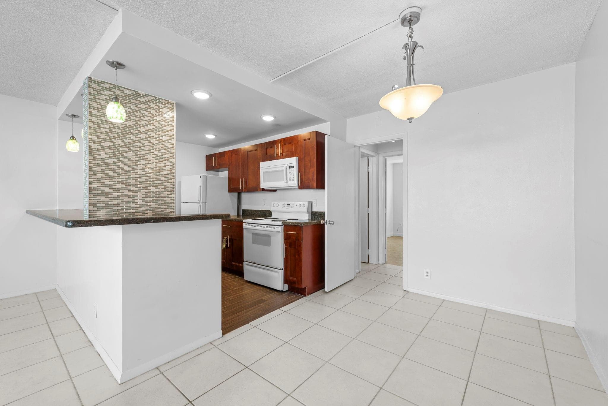 625 Antioch Avenue 104, Fort Lauderdale, FL 33304 — photo 7 of 19