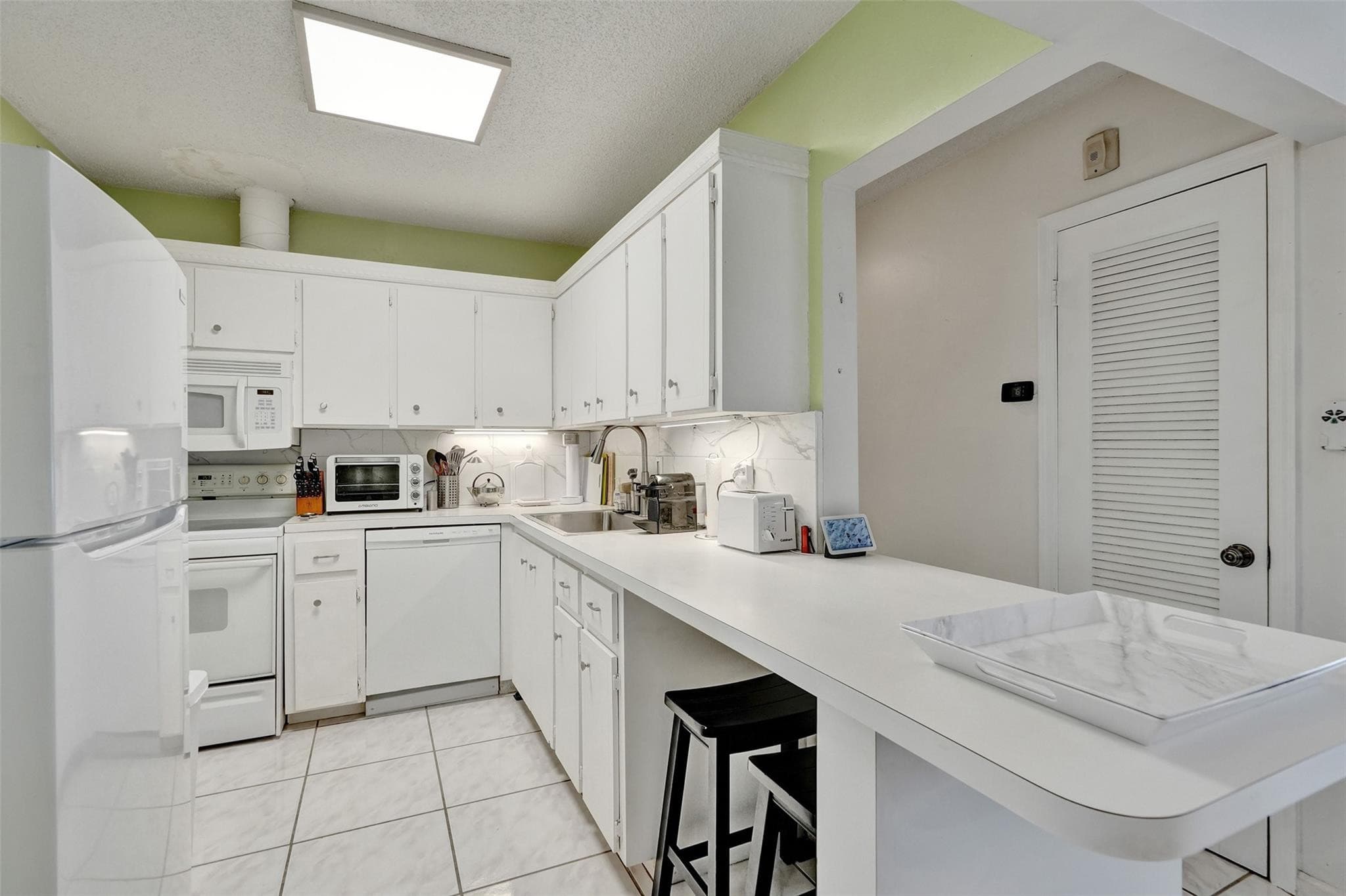 6750 NE 21st Road 123, Fort Lauderdale, FL 33308 — photo 6 of 42