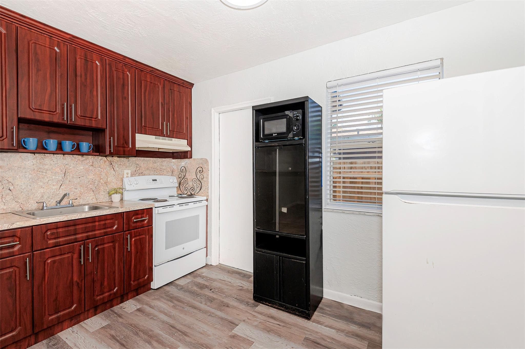 1923 N 23rd Avenue, Hollywood, FL 33020 — photo 7 of 59