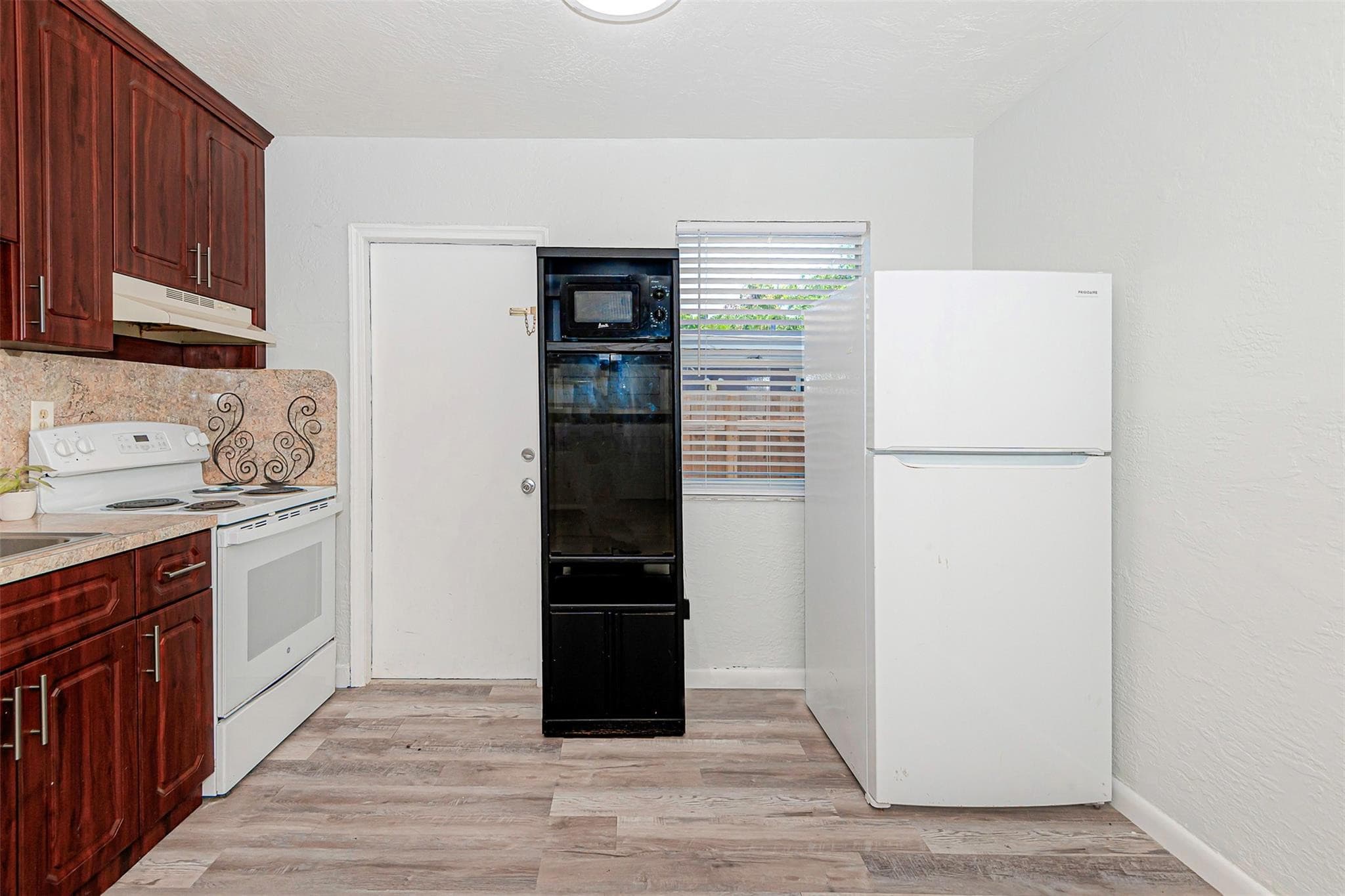 1923 N 23rd Avenue, Hollywood, FL 33020 — photo 10 of 59