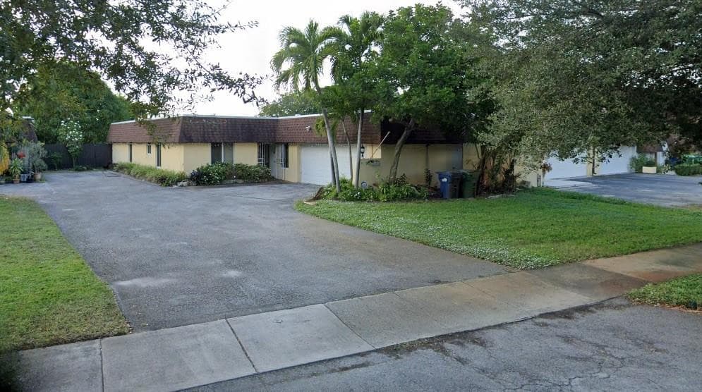 19112 W W Lake, Hialeah, FL 33015 — photo