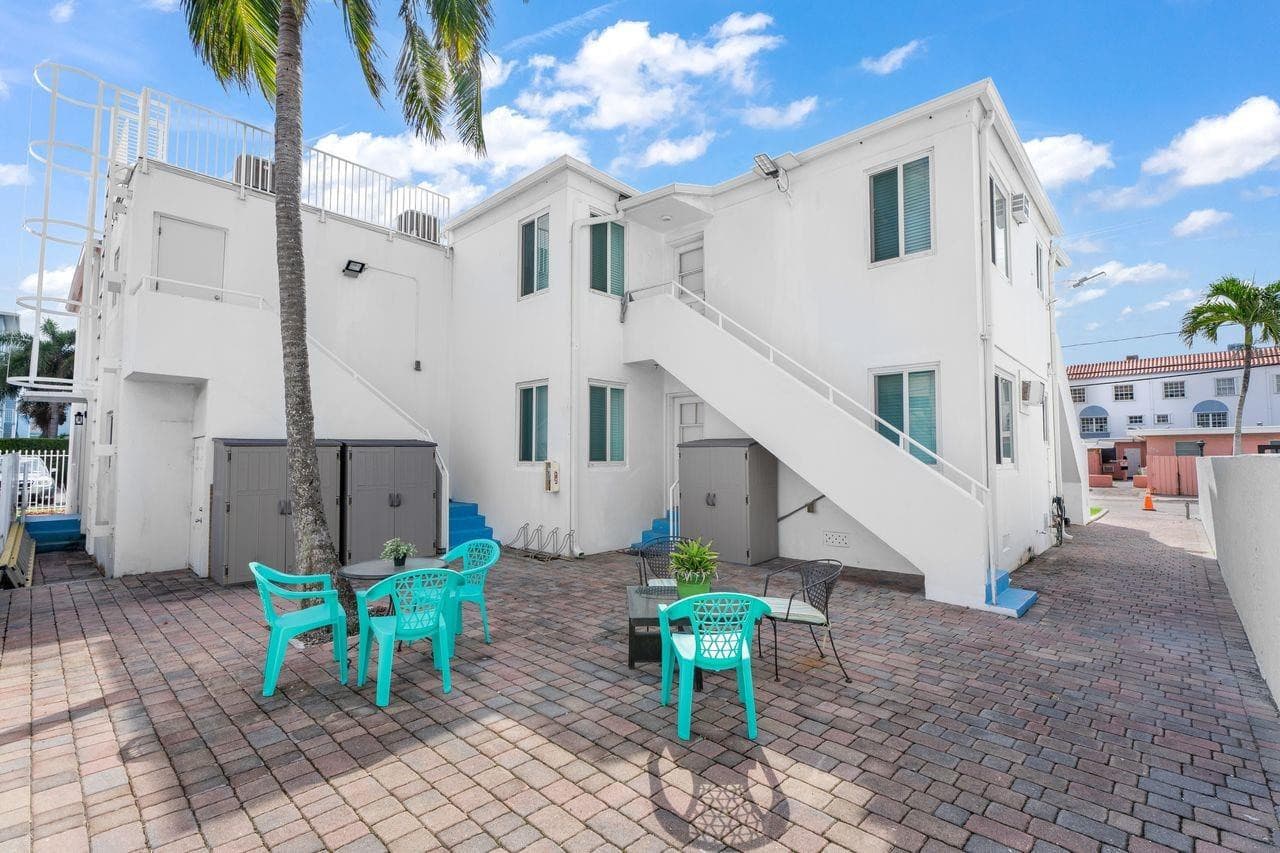 343 Van Buren Street 5, Hollywood, FL 33019 — photo 2 of 12