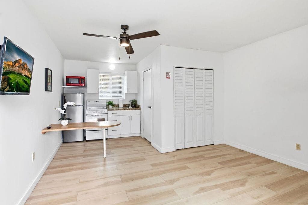 343 Van Buren Street 5, Hollywood, FL 33019 — photo 5 of 12