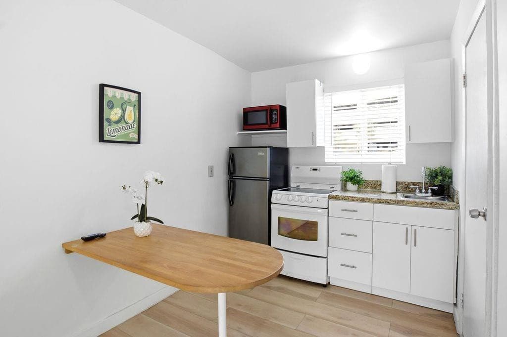 343 Van Buren Street 5, Hollywood, FL 33019 — photo 6 of 12