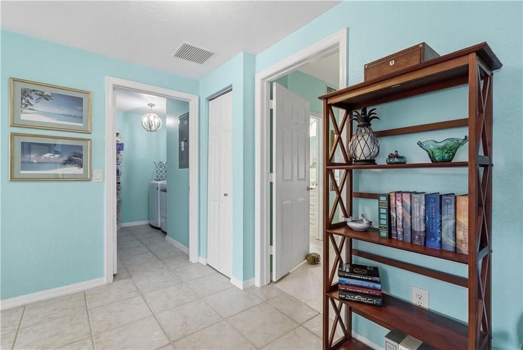 2572 57th Circle 2572, Vero Beach, FL 32966 — photo 11 of 32