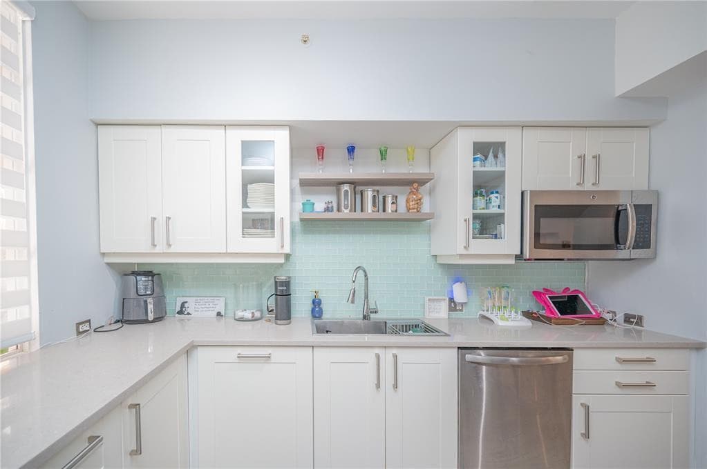 2841 NE 185th Street 514, Miami, FL 33180 — photo 2 of 24