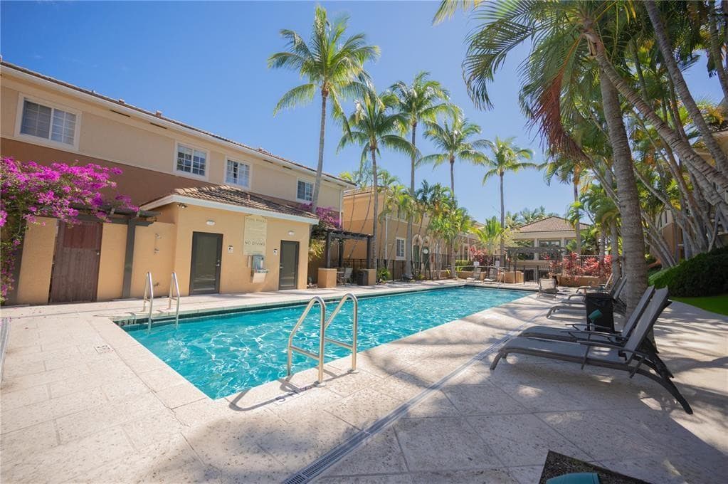 2841 NE 185th Street 514, Miami, FL 33180 — photo 21 of 24
