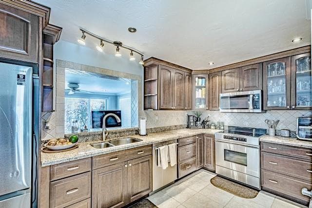 1131 SE 5th Avenue, Pompano Beach, FL 33060 — photo 12 of 39