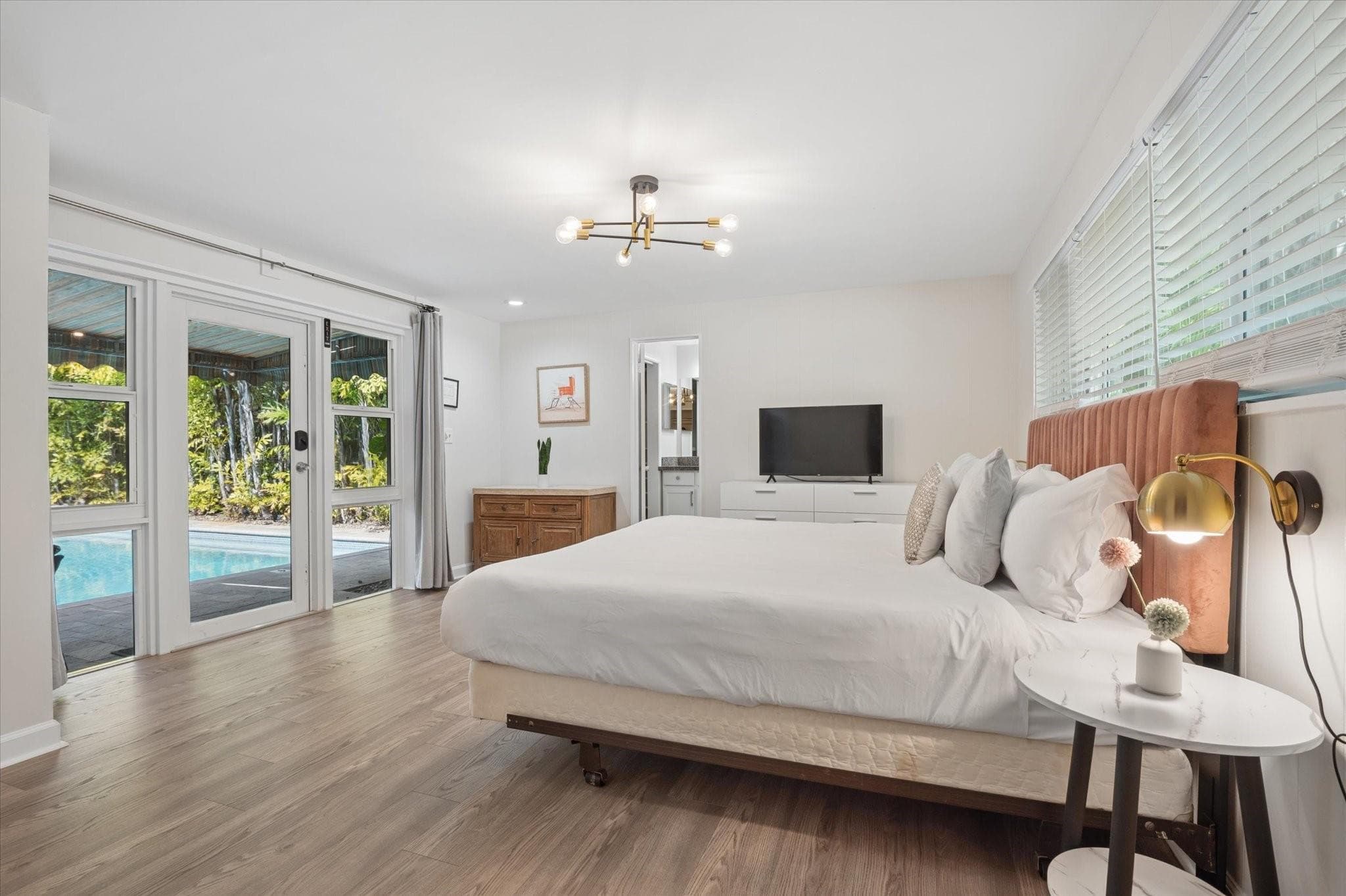 1123 NE 14th Avenue, Fort Lauderdale, FL 33304 — photo 13 of 38