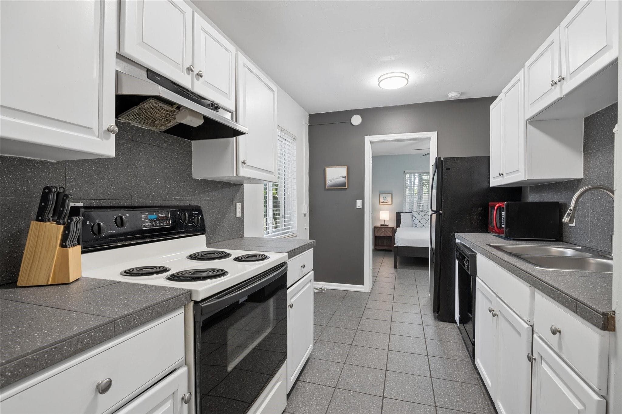 1123 NE 14th Avenue, Fort Lauderdale, FL 33304 — photo 30 of 38