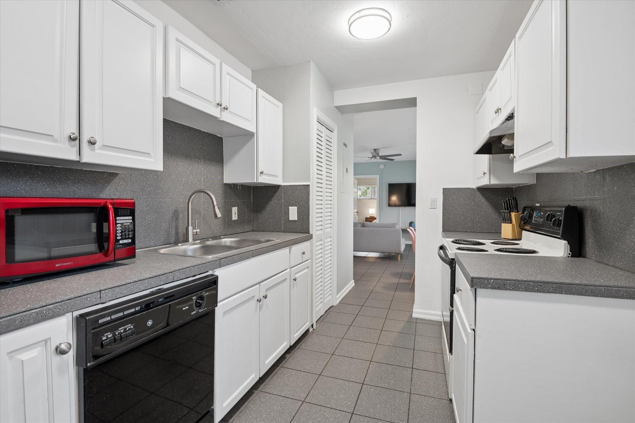 1123 NE 14th Avenue, Fort Lauderdale, FL 33304 — photo 31 of 38