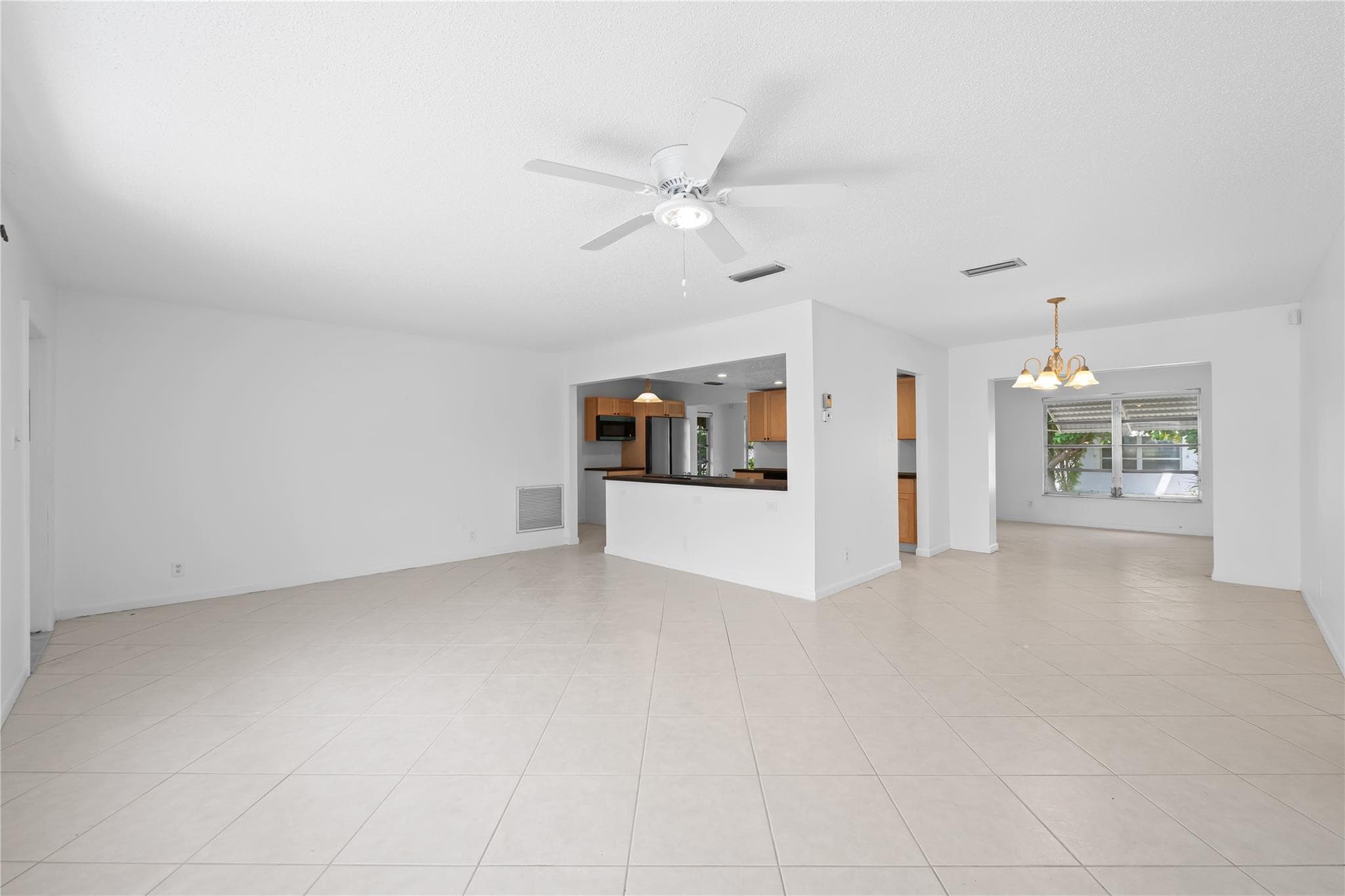 7005 NW 11th Street, Margate, FL 33063 — photo 4 of 32