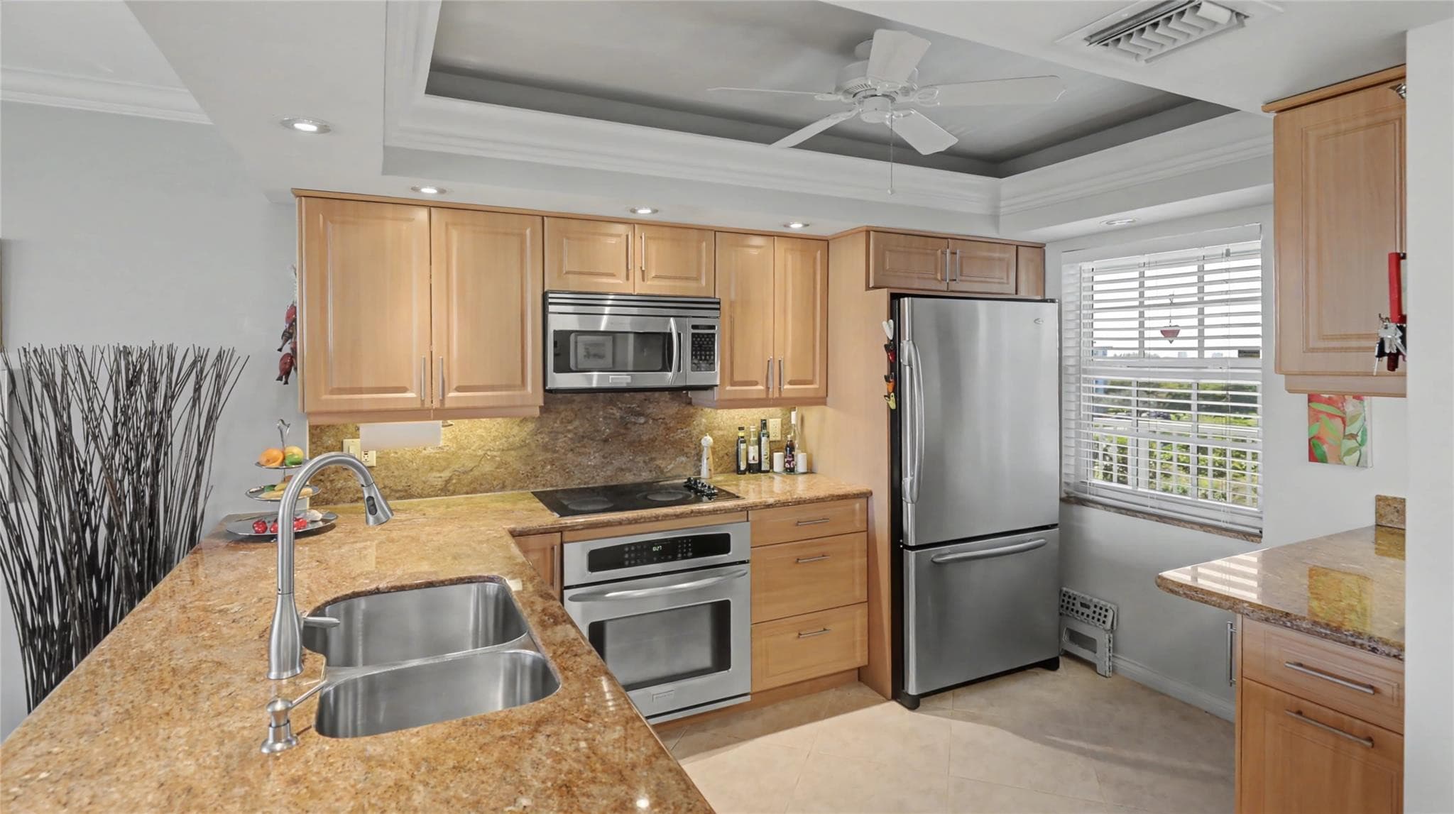 625 Oaks Drive 808, Pompano Beach, FL 33069 — photo 6 of 39