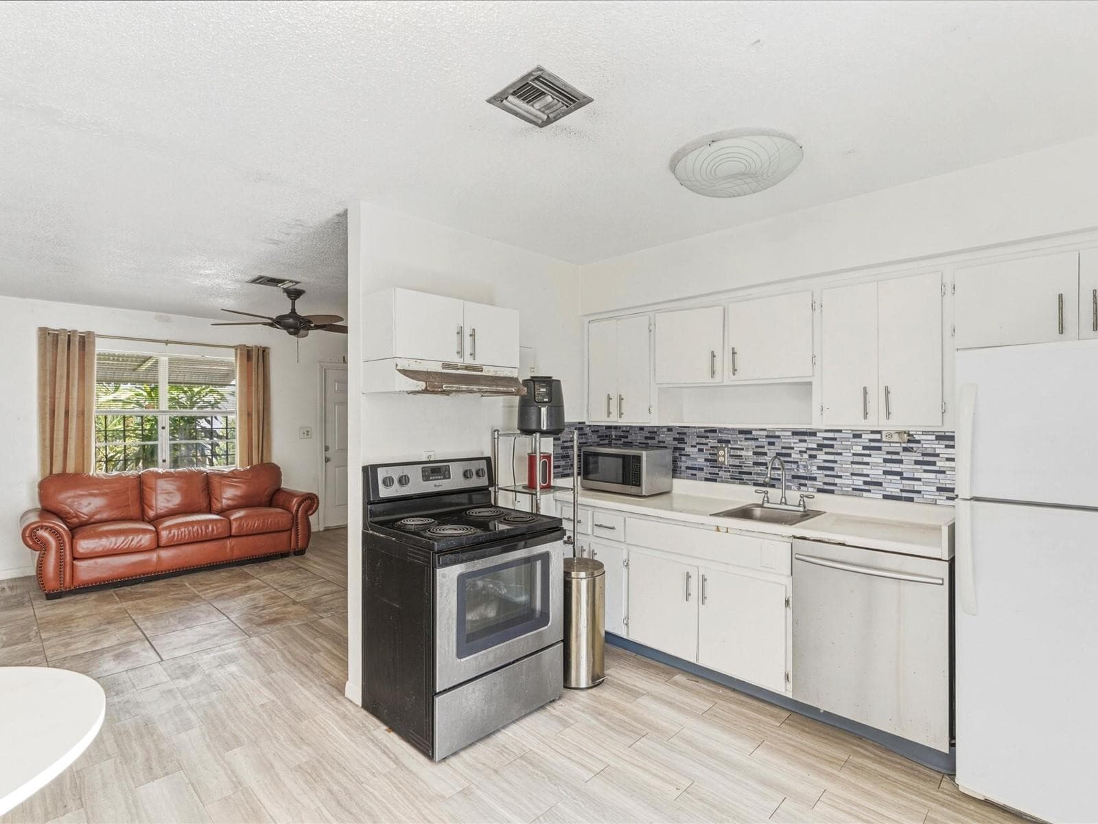 560-564 NE 34th Street, Oakland Park, FL 33334 — photo 29 of 32