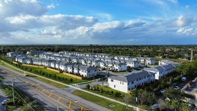 4611 NW 118th Avenue, Coral Springs, FL 33076 — photo 5 of 15